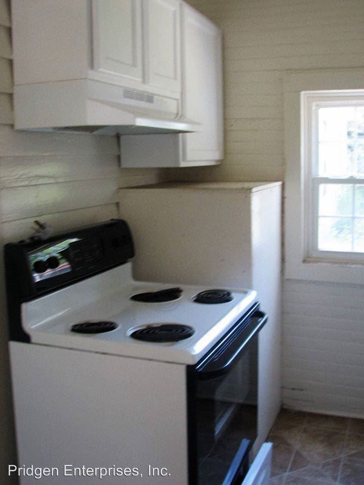 304 S Oliver St - Photo 2 of 4