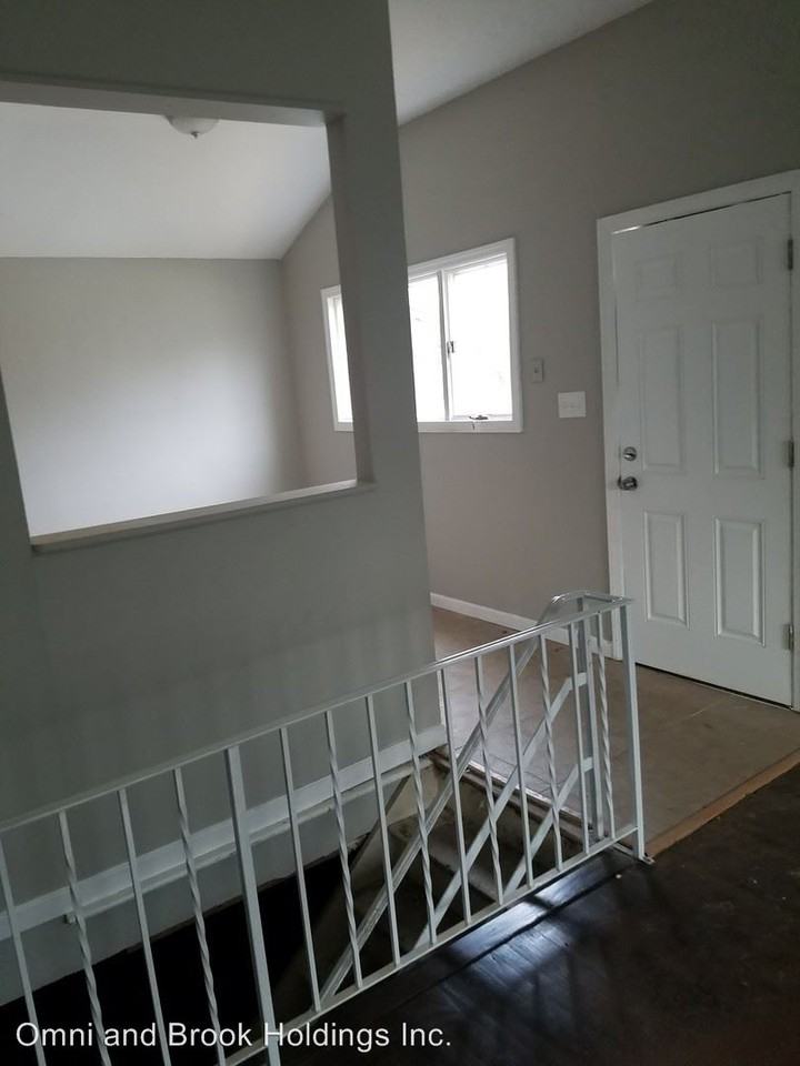 203 N Garden Blvd - Photo 2 of 16