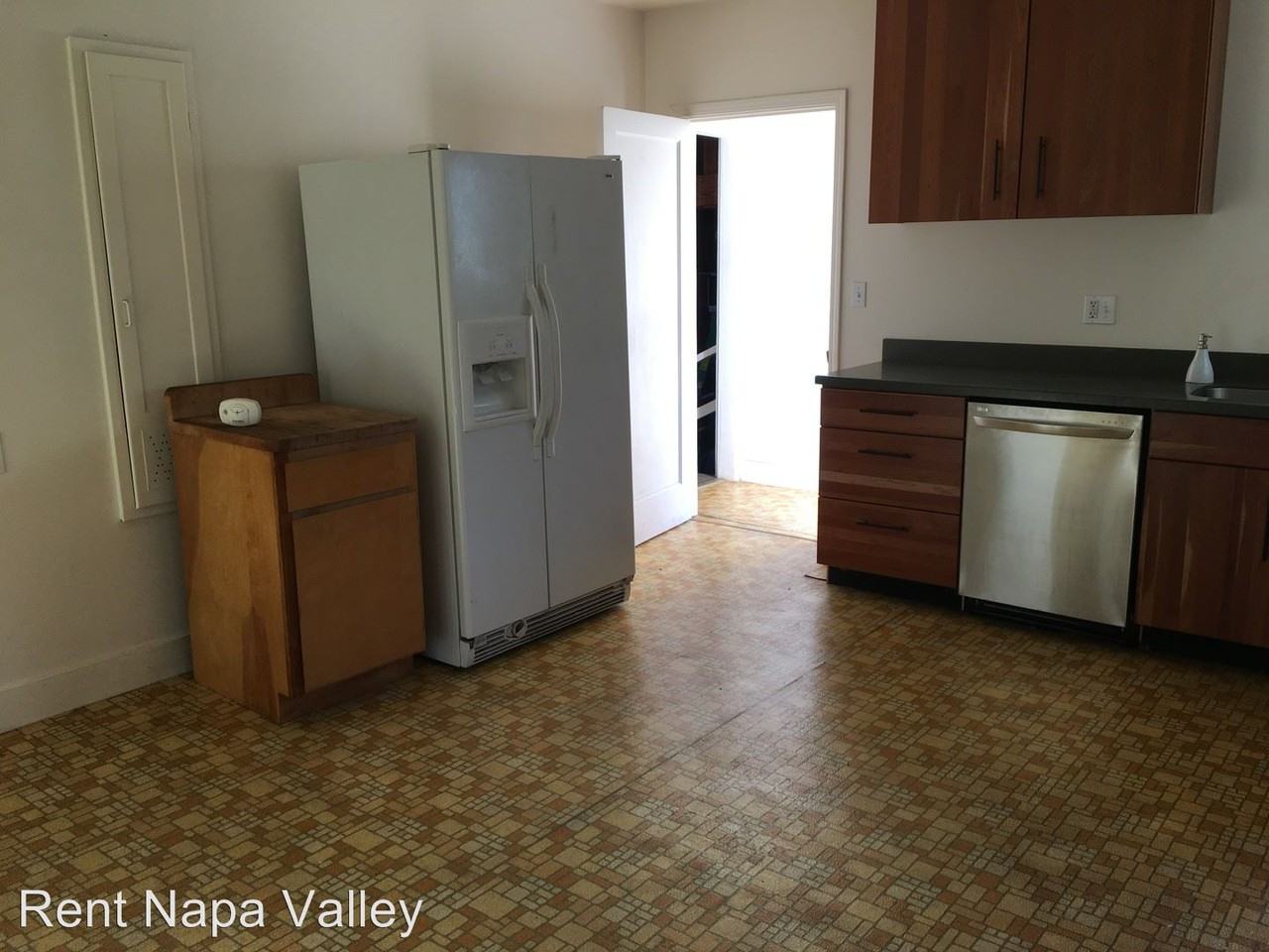 1622 Myrtle St - Photo 3 of 10