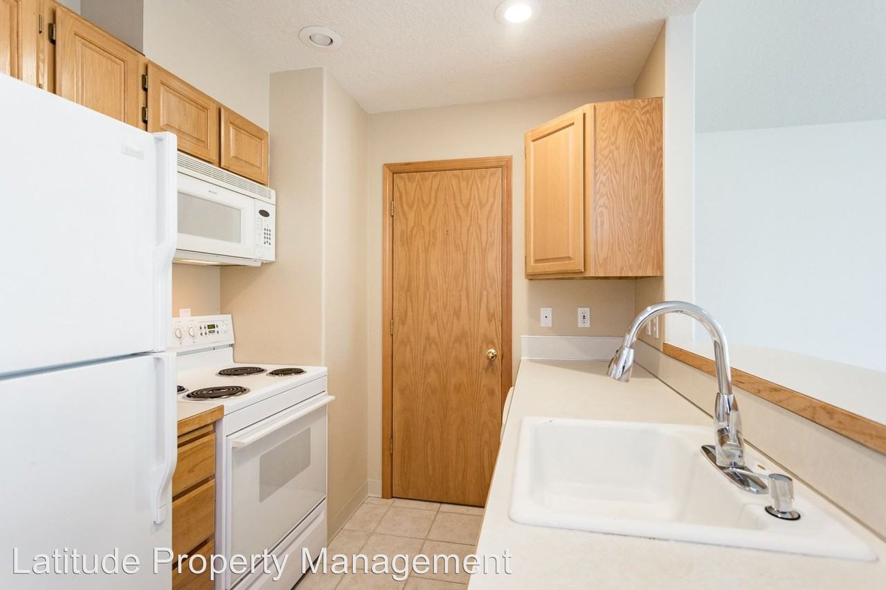 510 NE Lawrence Ave - Photo 3 of 23