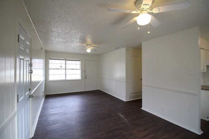 1232 Greenbrier Dr - Photo 3 of 19