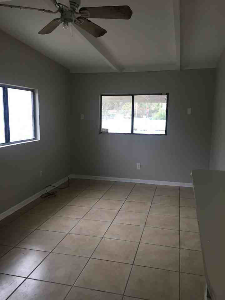 1220 E 60th St - Photo 3 of 7