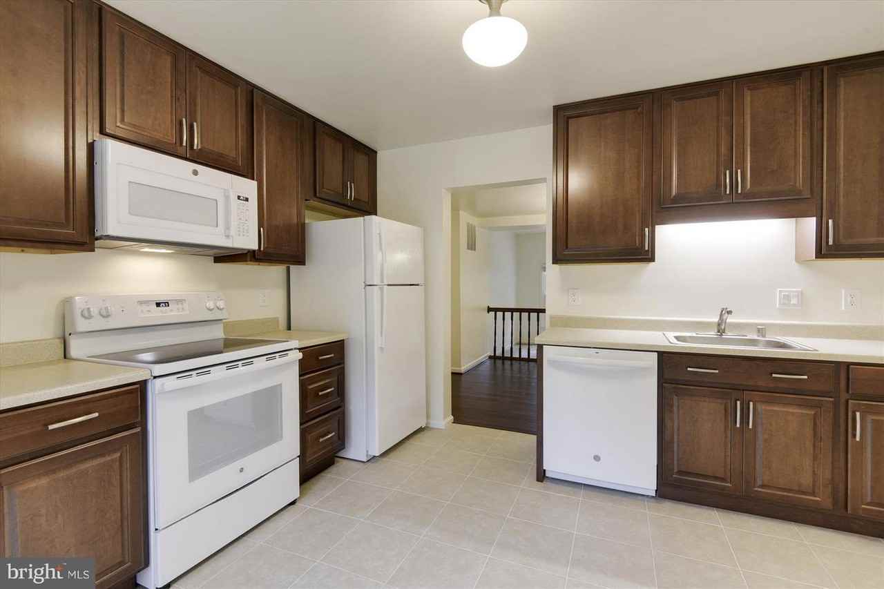 5732 Lofthill Ct - Photo 2 of 23