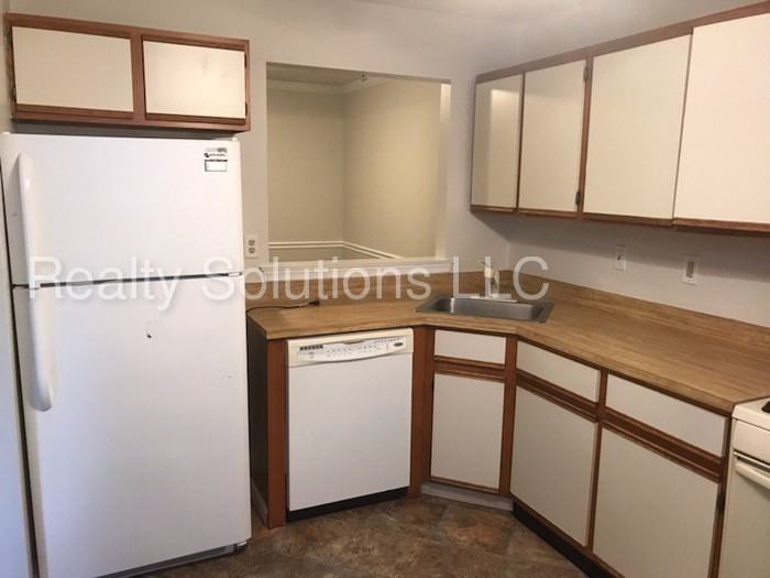 609 Covington Ct - Photo 2 of 11
