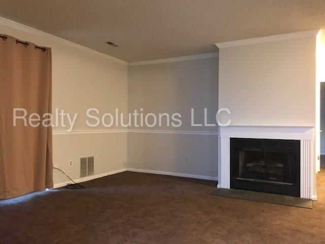 609 Covington Ct - Photo 3 of 11