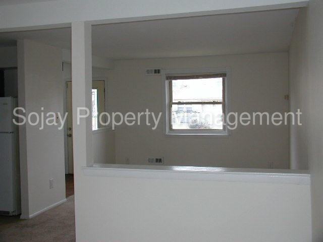 111 Presidential Dr - Photo 3 of 11