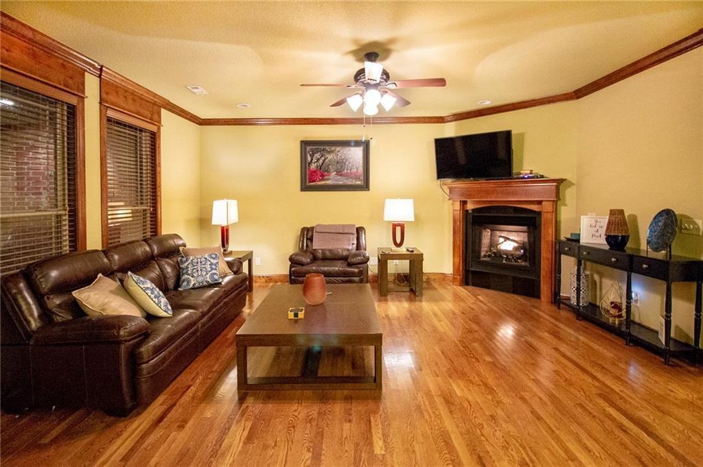 5608 W Murfield Dr - Photo 2 of 9