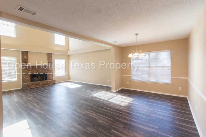 997 Downey Dr - Photo 3 of 10