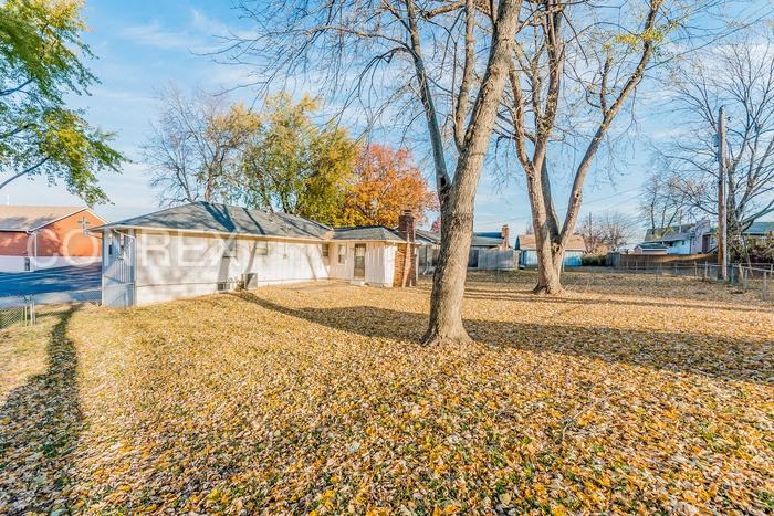 3909 S Berry Ln - Photo 2 of 8