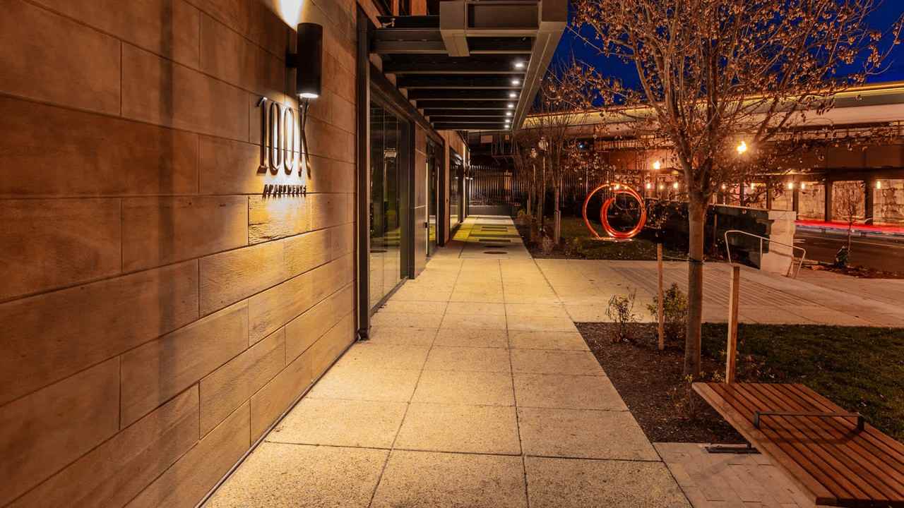 100K - Photo 2 of 63