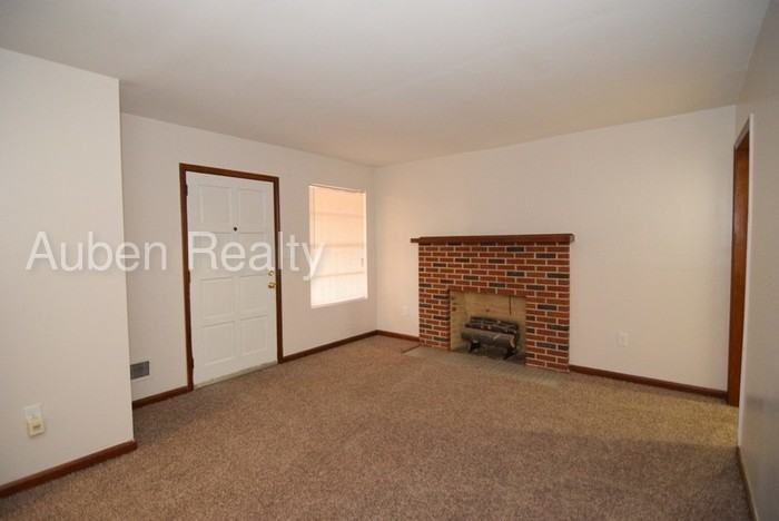 2031 Steiner Ave - Photo 2 of 27