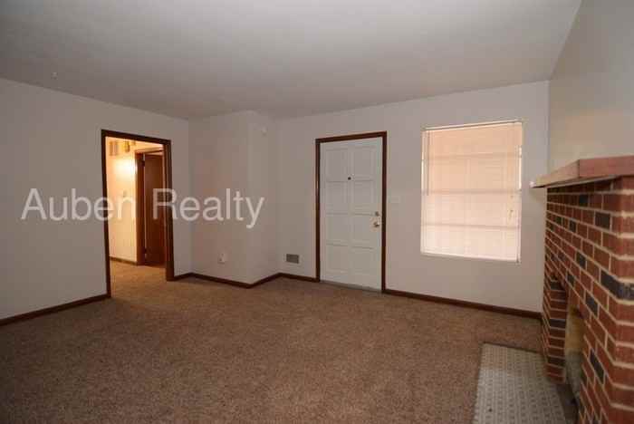 2031 Steiner Ave - Photo 3 of 27