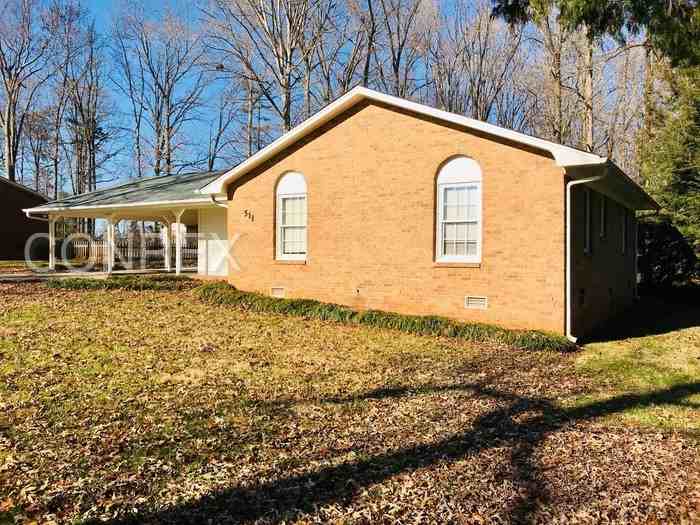 511 Stratford Rd - Photo 2 of 8