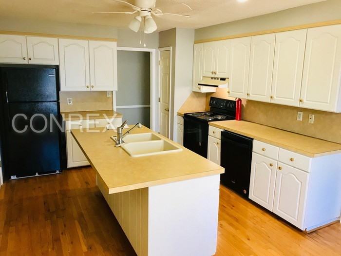 511 Stratford Rd - Photo 3 of 8