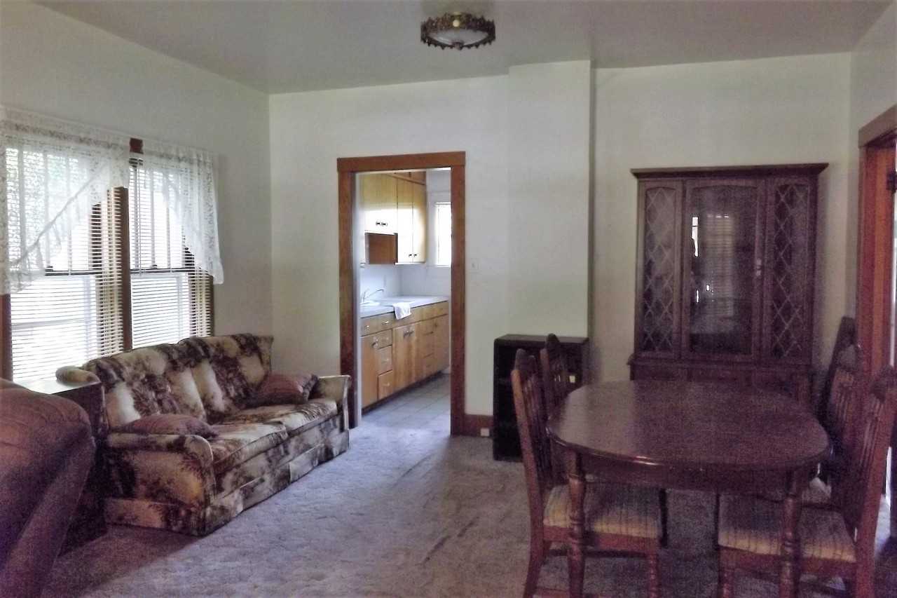 440 W 6th St - Photo 3 of 9