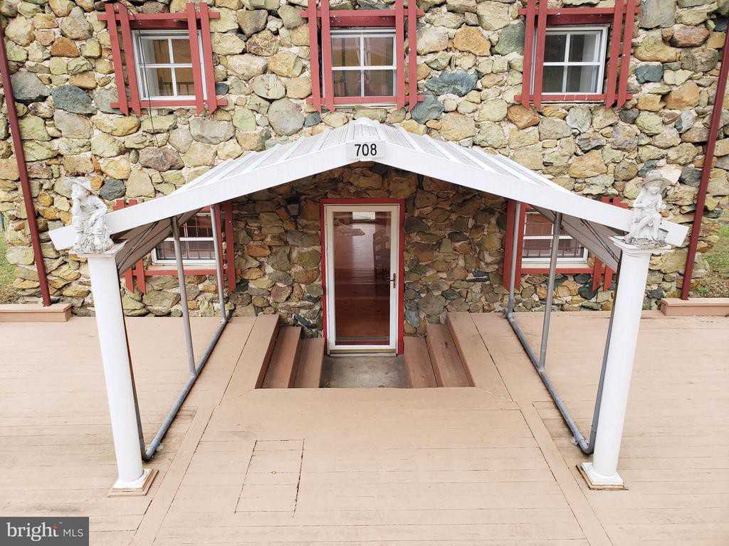 708 Morgans Mill Rd - Photo 2 of 35