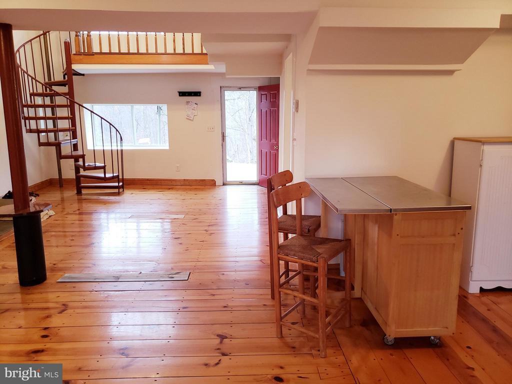 708 Morgans Mill Rd - Photo 3 of 35