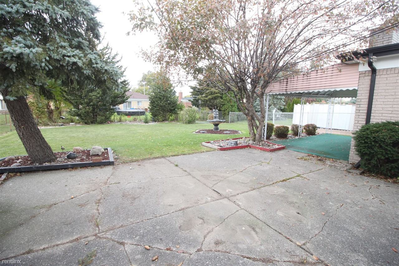 29155 Ironwood Dr - Photo 3 of 25