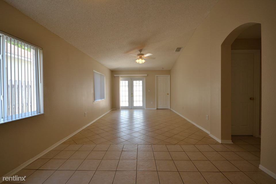 848 Burlwood St - Photo 2 of 9