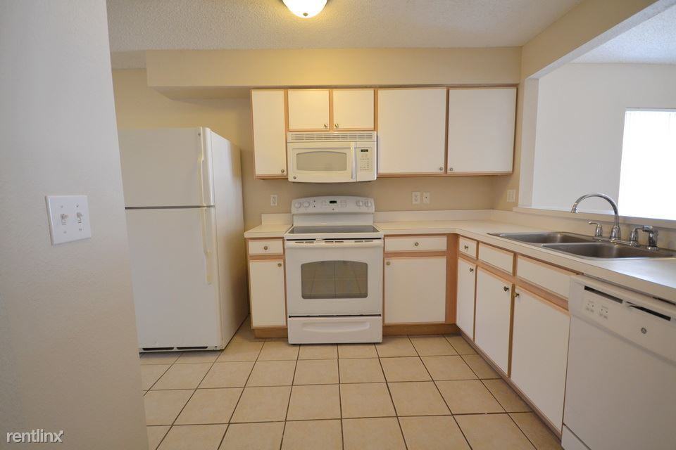848 Burlwood St - Photo 3 of 9