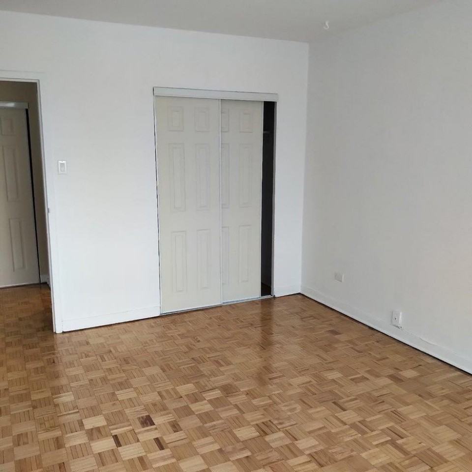 5502 Avenue Silverson - Photo 2 of 9