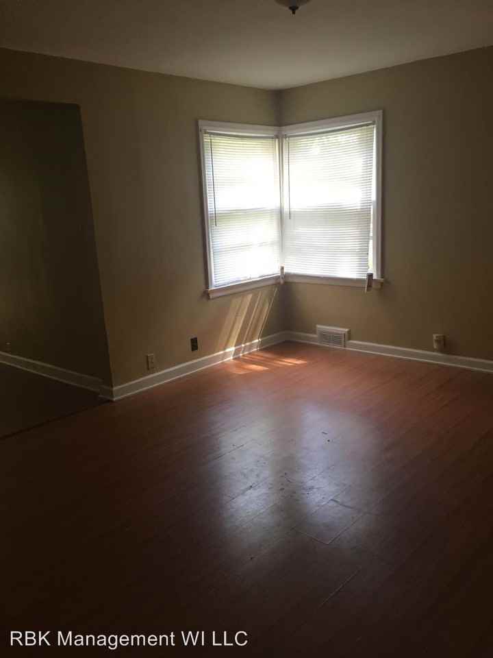 6865 N 42nd St - Photo 2 of 3