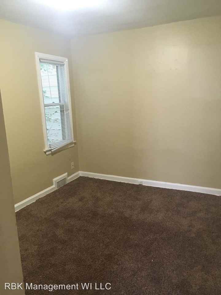 6865 N 42nd St - Photo 3 of 3