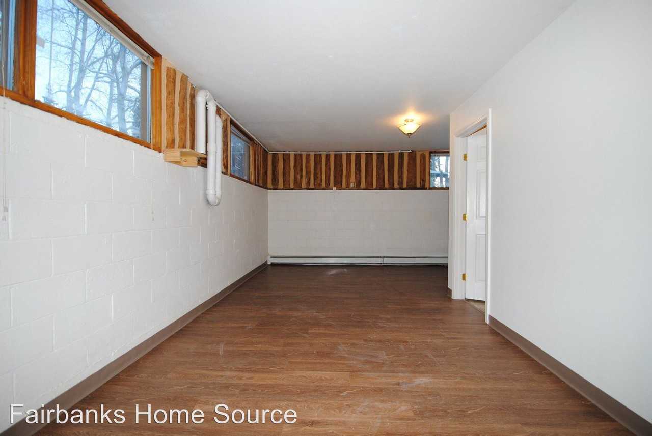 2431 Schutzen St - Photo 2 of 6