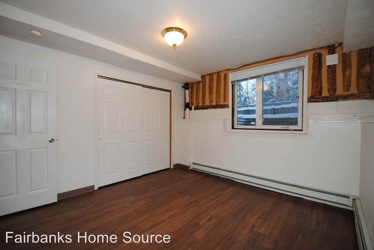 2431 Schutzen St - Photo 3 of 6