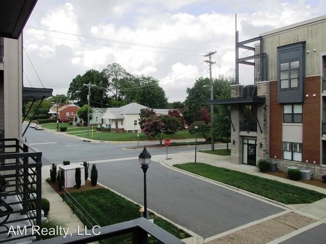 926 E 8th St - Photo 2 of 20