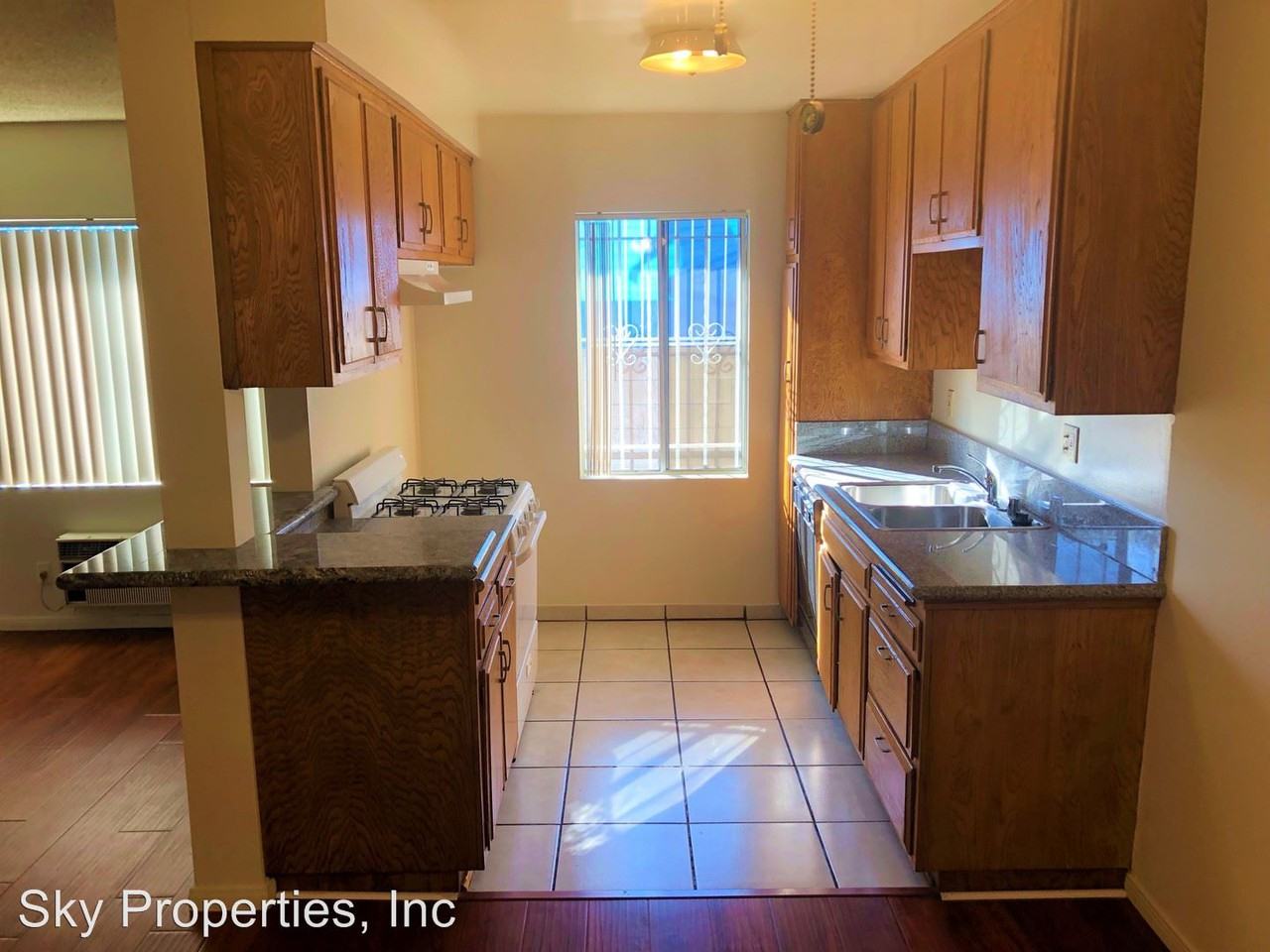 1307 Tamarind Ave - Photo 2 of 3