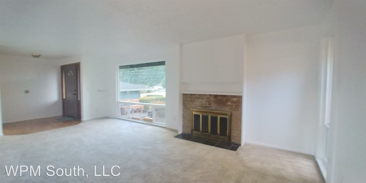 2830 Alpine St SE - Photo 2 of 10