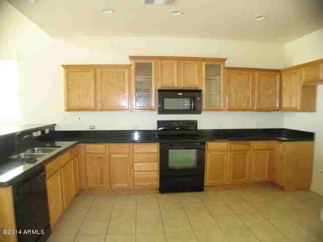 210 N 110th Dr - Photo 3 of 32