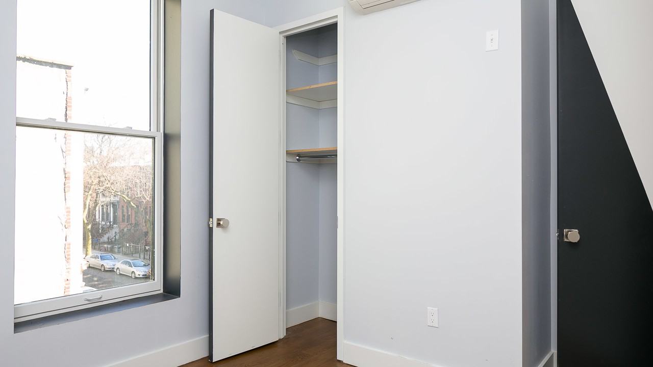 131 Tompkins Avenue #2b