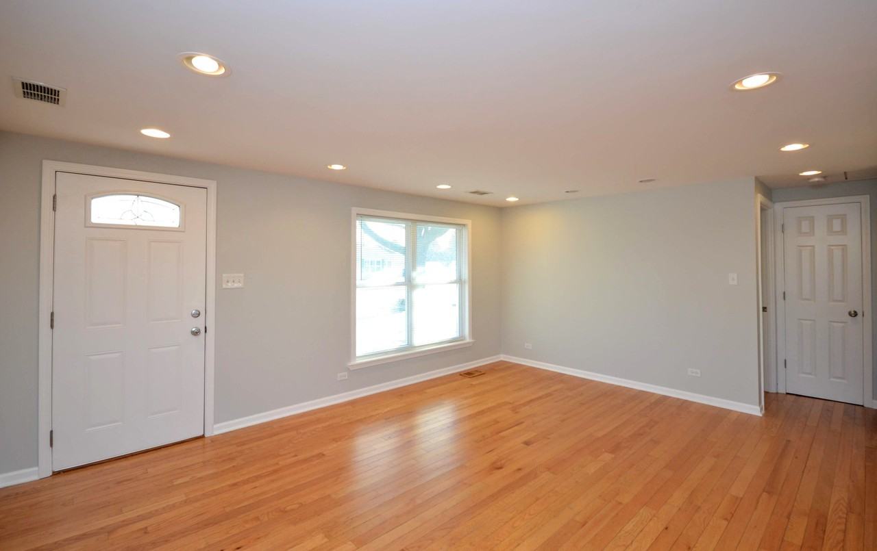 8910 S Ryan Rd - Photo 3 of 12