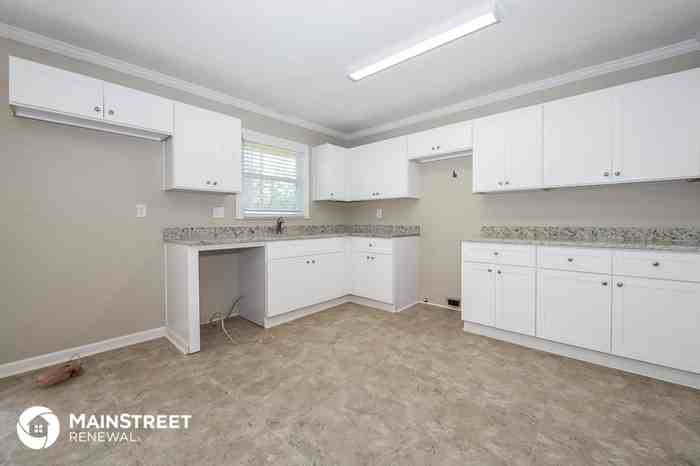 2874 Preston Dr - Photo 3 of 15