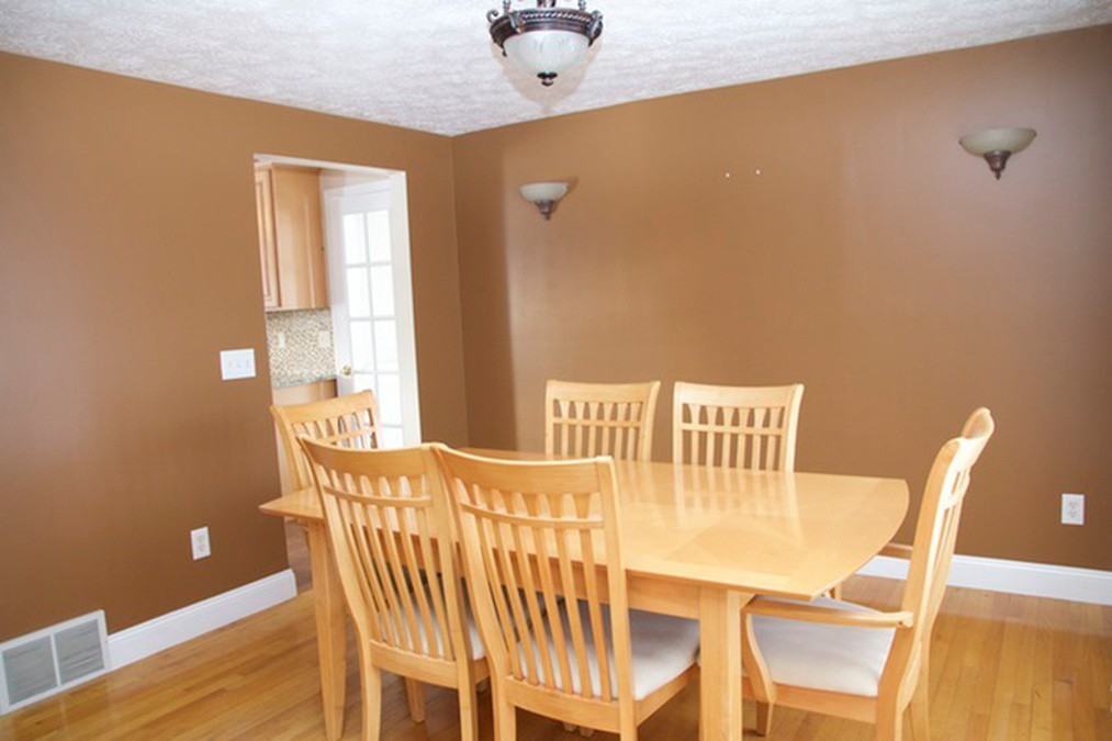 136 Talent Rd - Photo 3 of 7