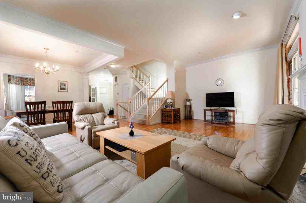 11904 Castlegate Ct #46 - Photo 2 of 32