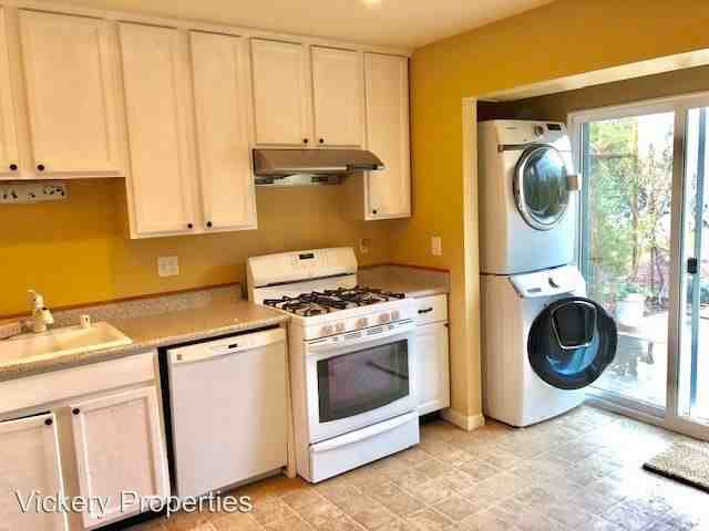 1335 Shakespeare Dr - Photo 2 of 15