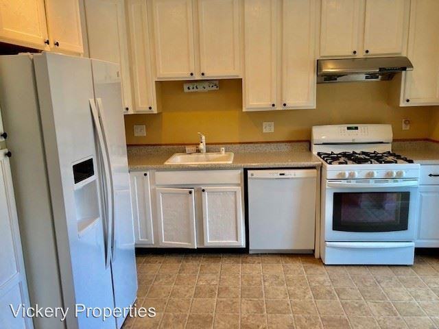 1335 Shakespeare Dr - Photo 3 of 15