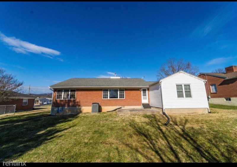 133 Manor St - Photo 2 of 15