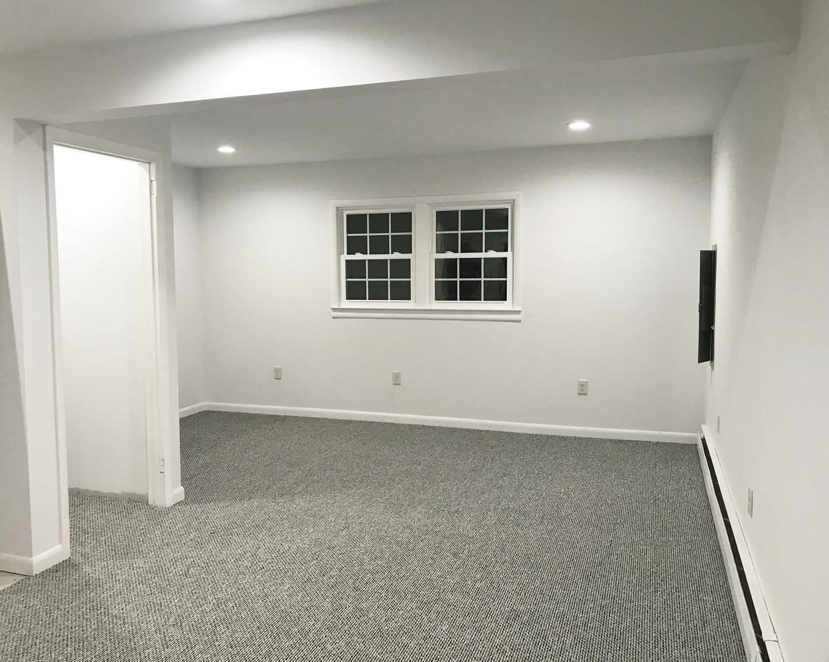 407 Heathcote Rd - Photo 3 of 7