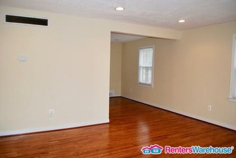 4605 Akron St - Photo 3 of 15