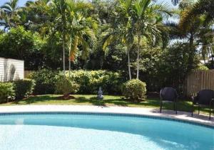 2608 Hibiscus Pl - Photo 2 of 10