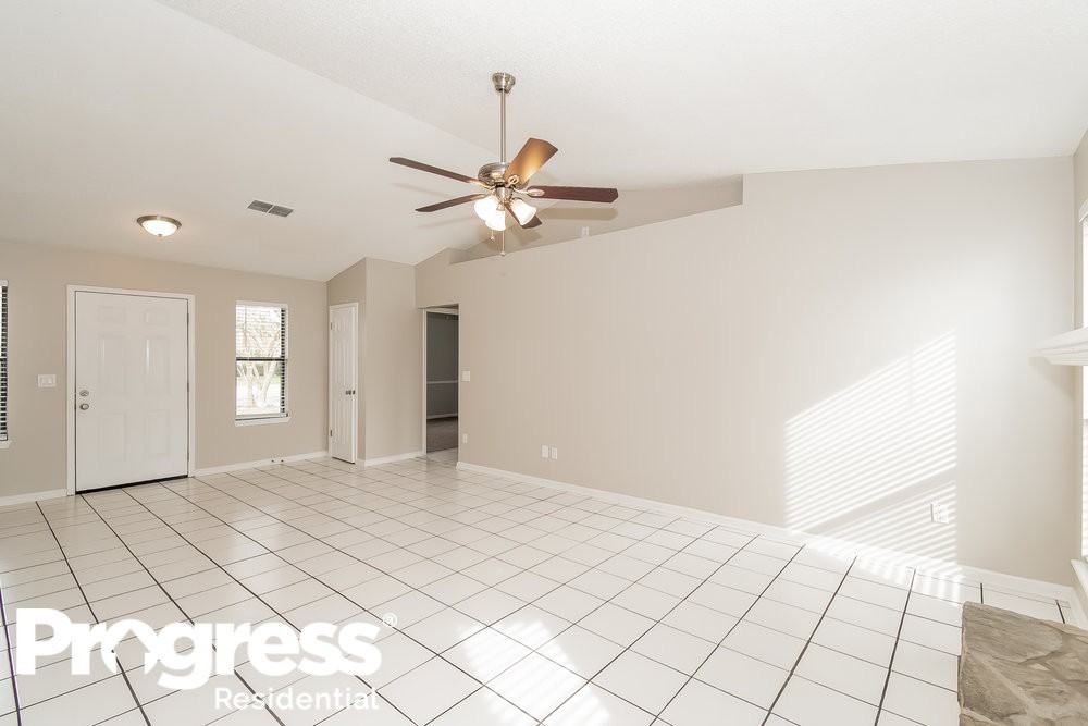 587 Radnor Ln - Photo 2 of 20