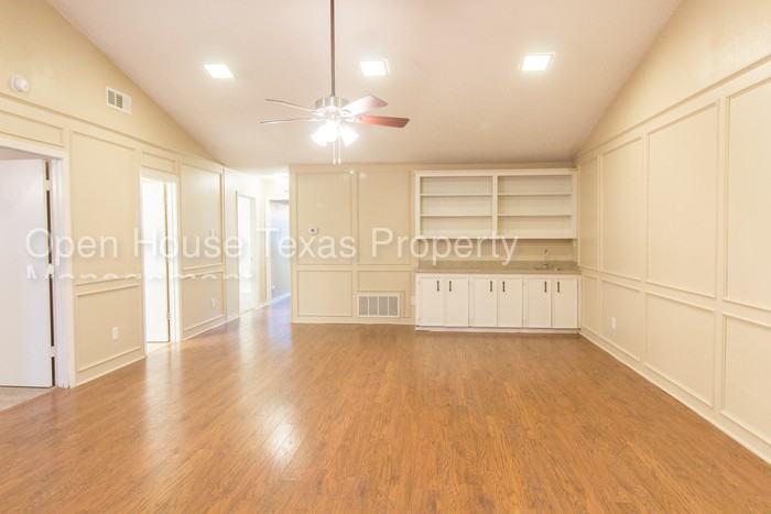 310 Candlewood Pl - Photo 2 of 10