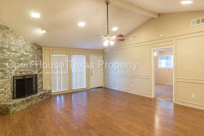 310 Candlewood Pl - Photo 3 of 10