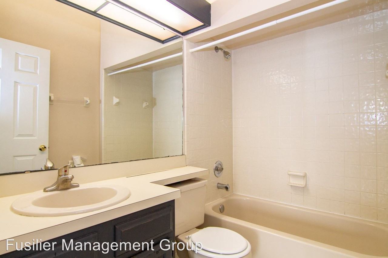 2009 S Plainfield Dr - Photo 2 of 6