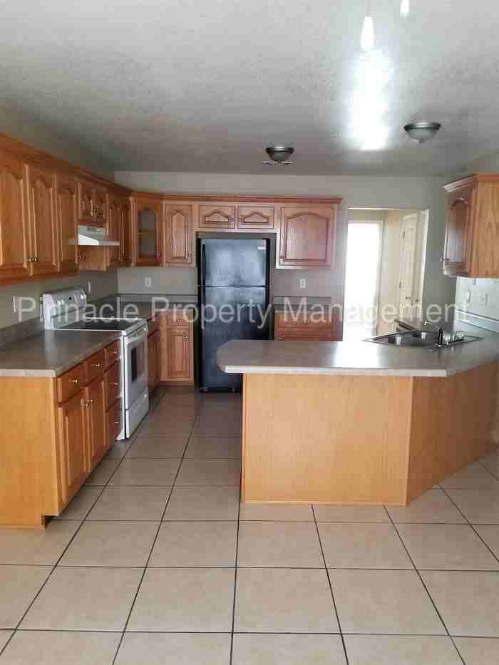 8112 Meadowdale Dr - Photo 3 of 10