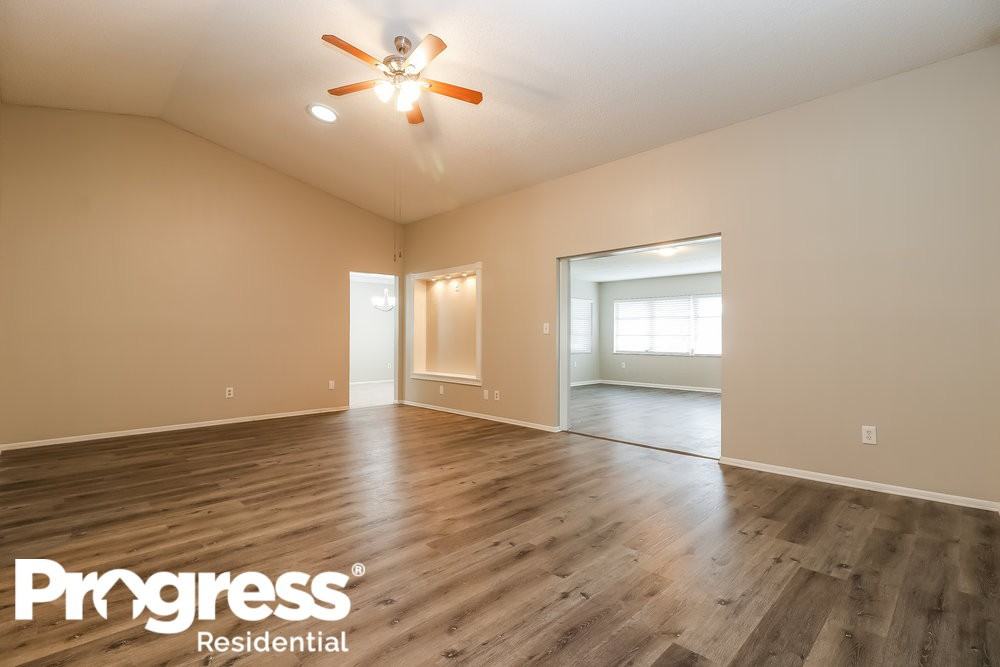 1833 Thistle Ct - Photo 3 of 15